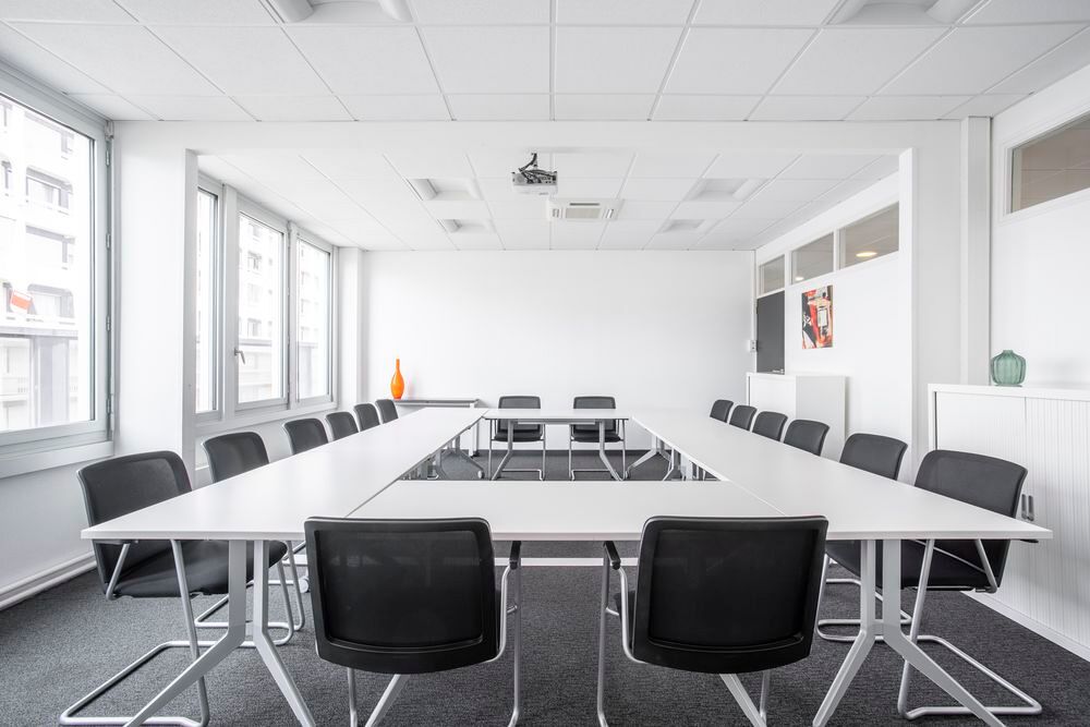   Réservez un espace de bureau ouvert pour les entreprises de toutes tailles à Rennes 3 Soleils  