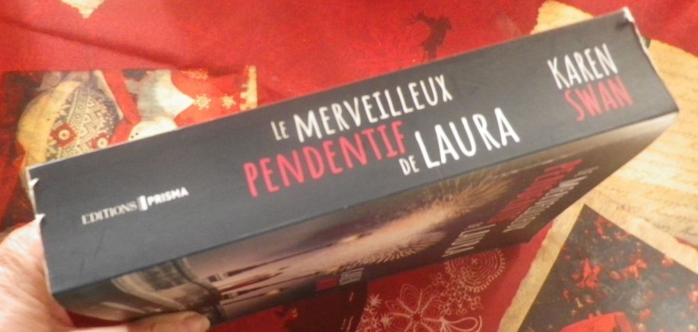 LE MERVEILLEUX PENDENTIF DE LAURA de Karen SWAN Ed. Prisma Livres et BD