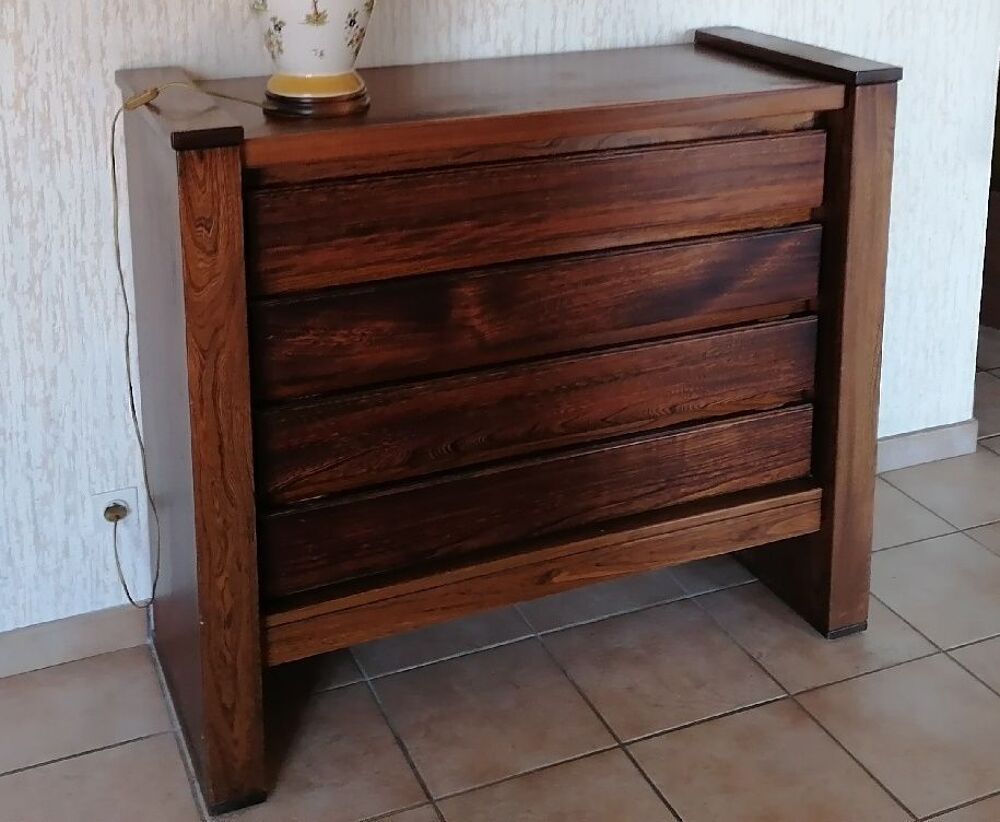 commode en orme massif fonc&eacute; &agrave; 4 tiroirs Meubles