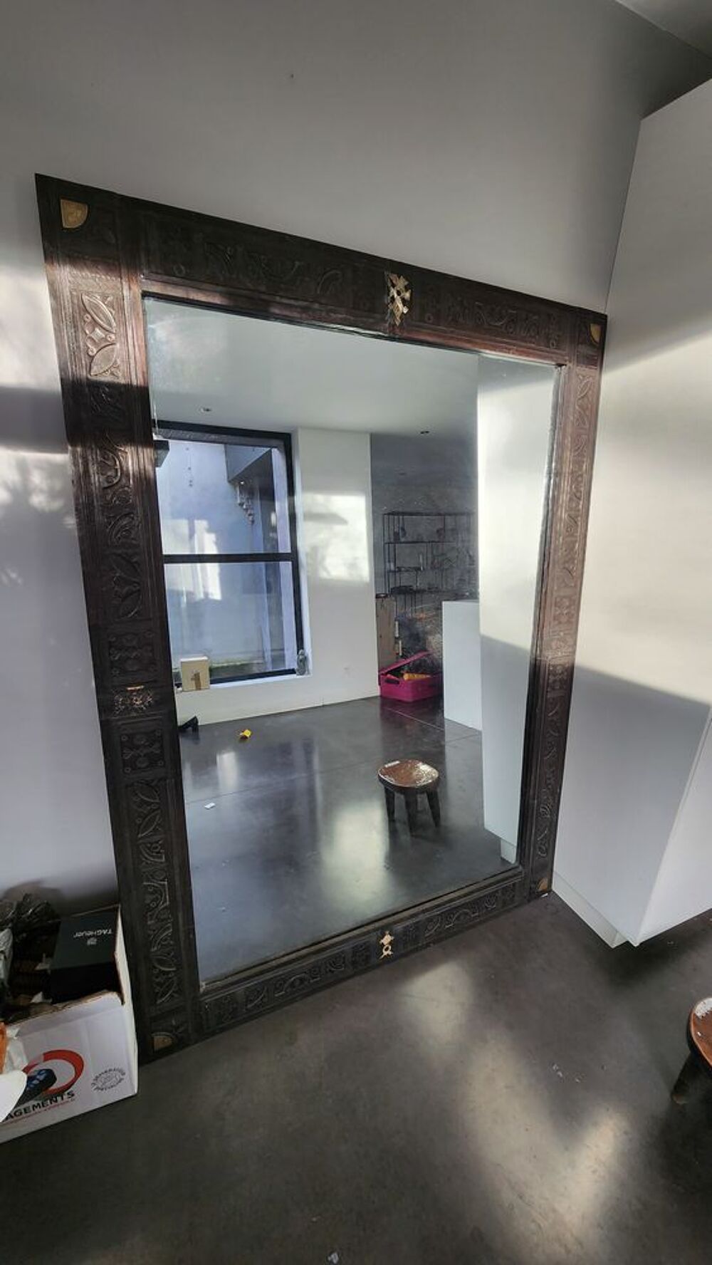 Grand miroir Touareg bois &amp; cuir emboss&eacute; Meubles