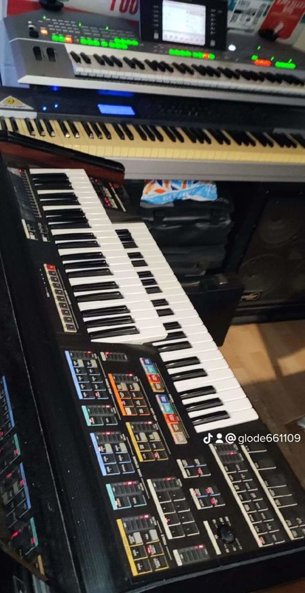 Yamaha MC 600 Instruments de musique