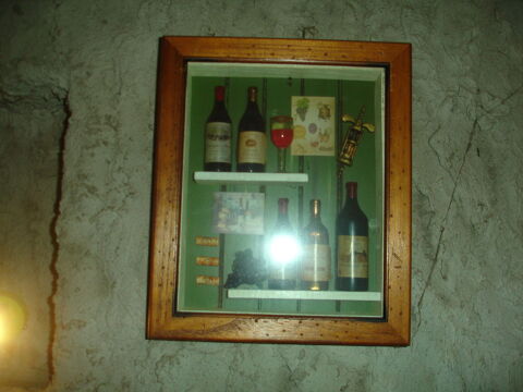 tableau d�co  bouteilles vin pour caveau
h  33 cm larg 28 cm 15 Charnay-l�s-M�con (71)