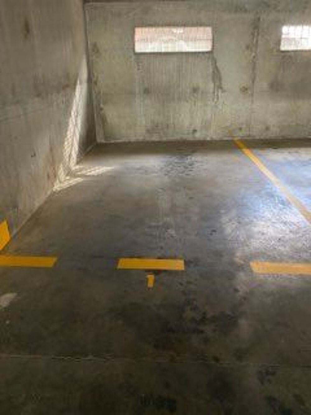 Location Parking/Garage PARKING / GARAGE véhicule 2 Roues ou Voiture Saint-Étienne