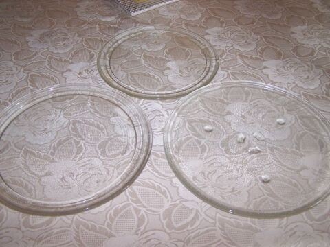 Plateau tournant en verre four micro ondes:  2€ pièce
2 Dieppe (76)