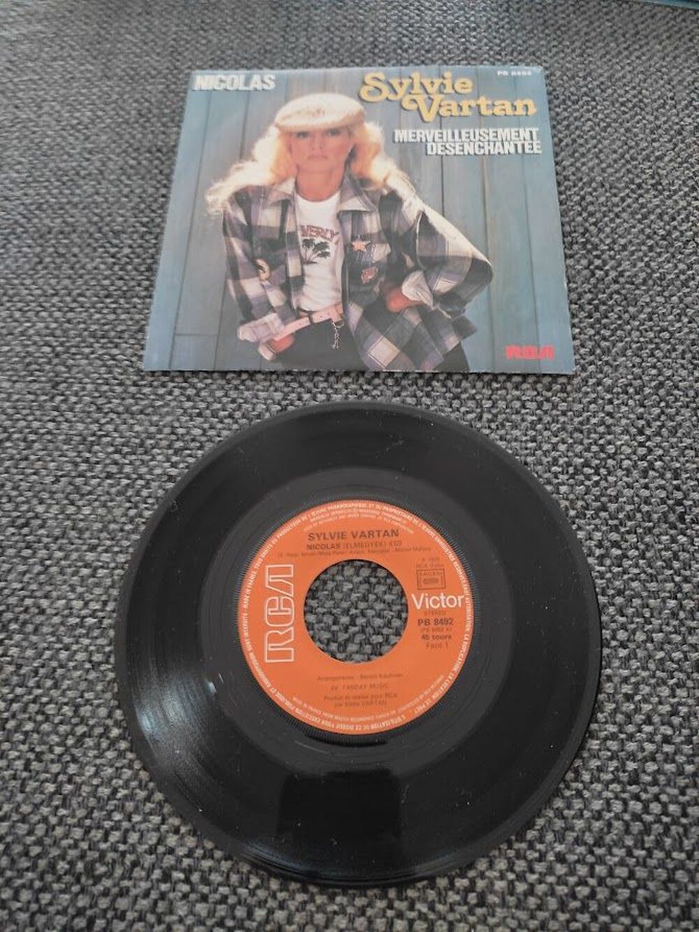 M (155) - Sylvie Vartan - Nicolas CD et vinyles