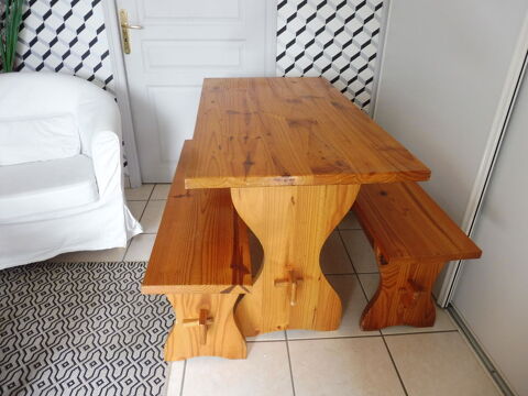 table en pin massif et 2 bancs assortis 60 Beynat (19)