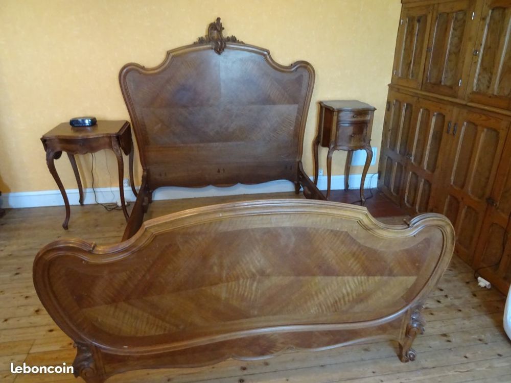 Chambre LouisXV armoire chevet coiffeuse lit en noyer Meubles