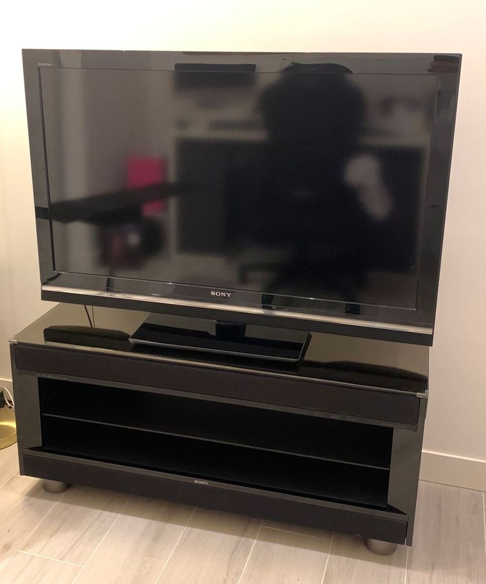 Meuble TV SONY avec ampli , enceintes int&eacute;gr&eacute;s et TV SONY
Photos/Video/TV
