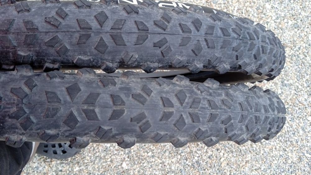 2 pneux v&eacute;los vtt bon &eacute;tat Vélos