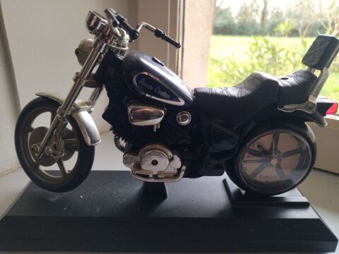 Horloges repr�sentant ation de moti 3 Coutras (33)