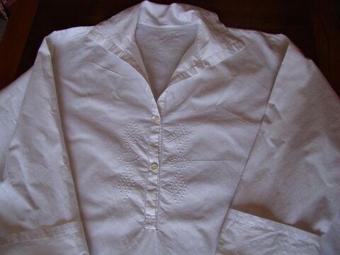 Chemise de nuit ancienne brod�e main  T. 46 ann�es 1930
40 Gargenville (78)