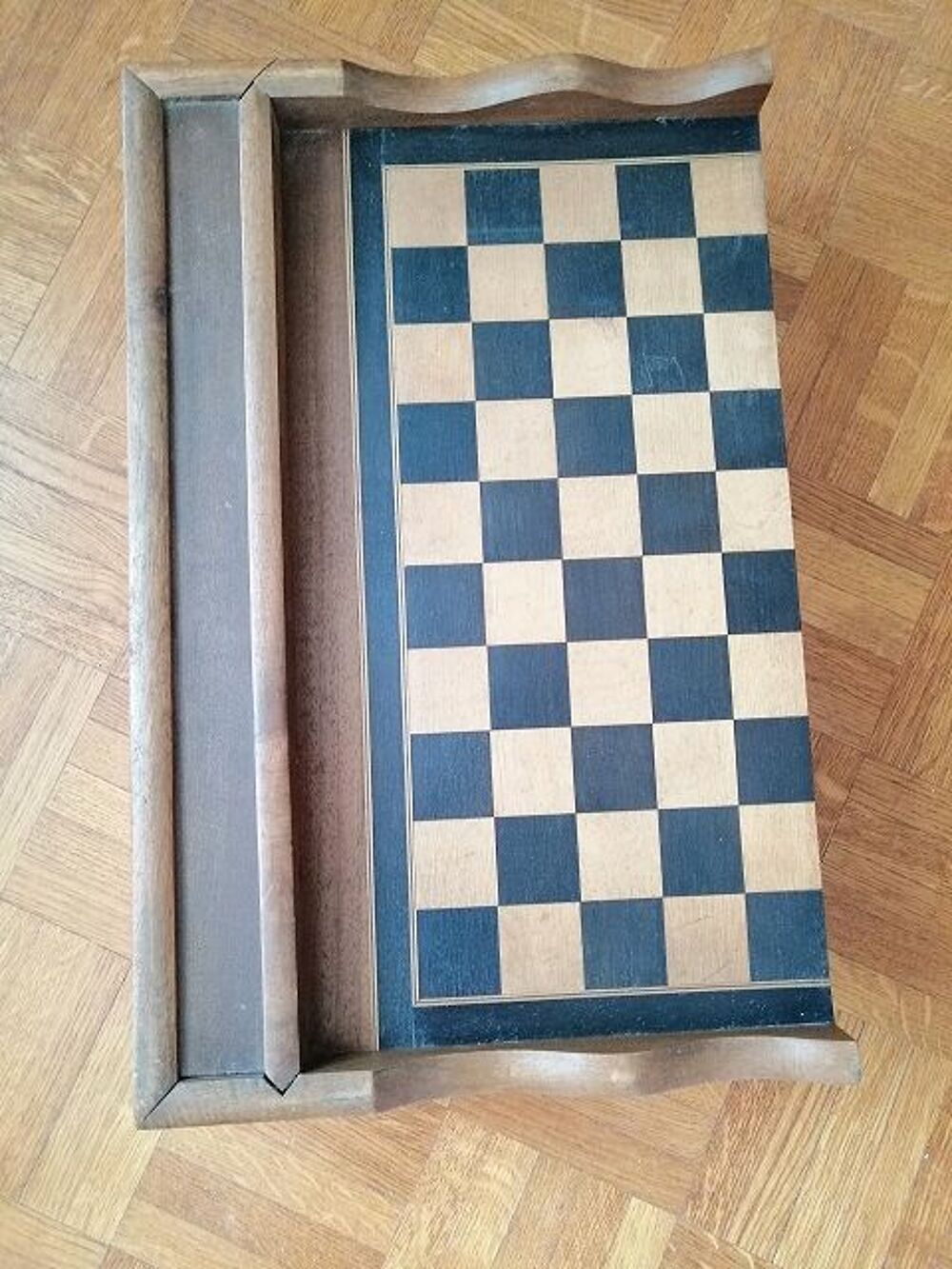 Bo&icirc;te de jeux ancienne ! 