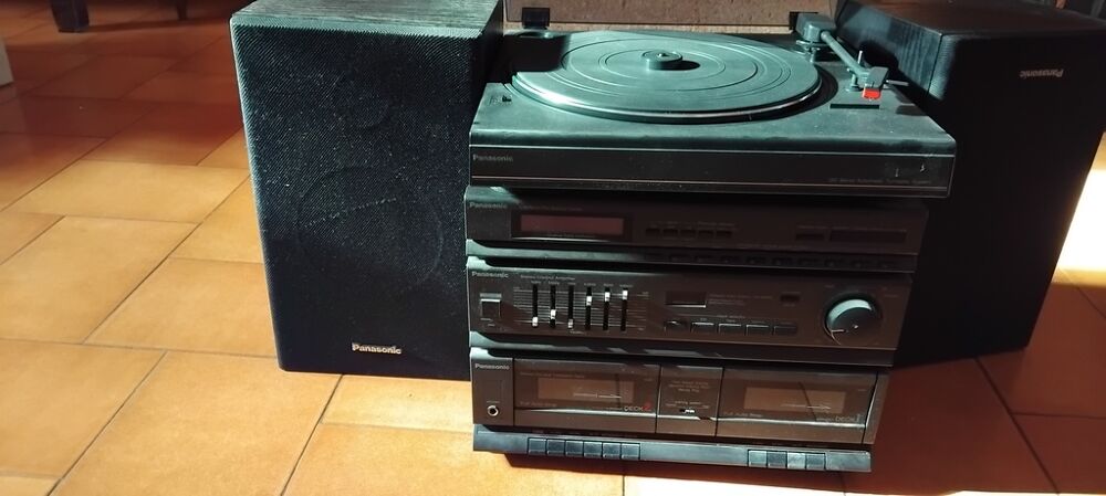 Cha&icirc;ne hi-fi Panasonic avec platine vinyle et double cassett Audio et hifi