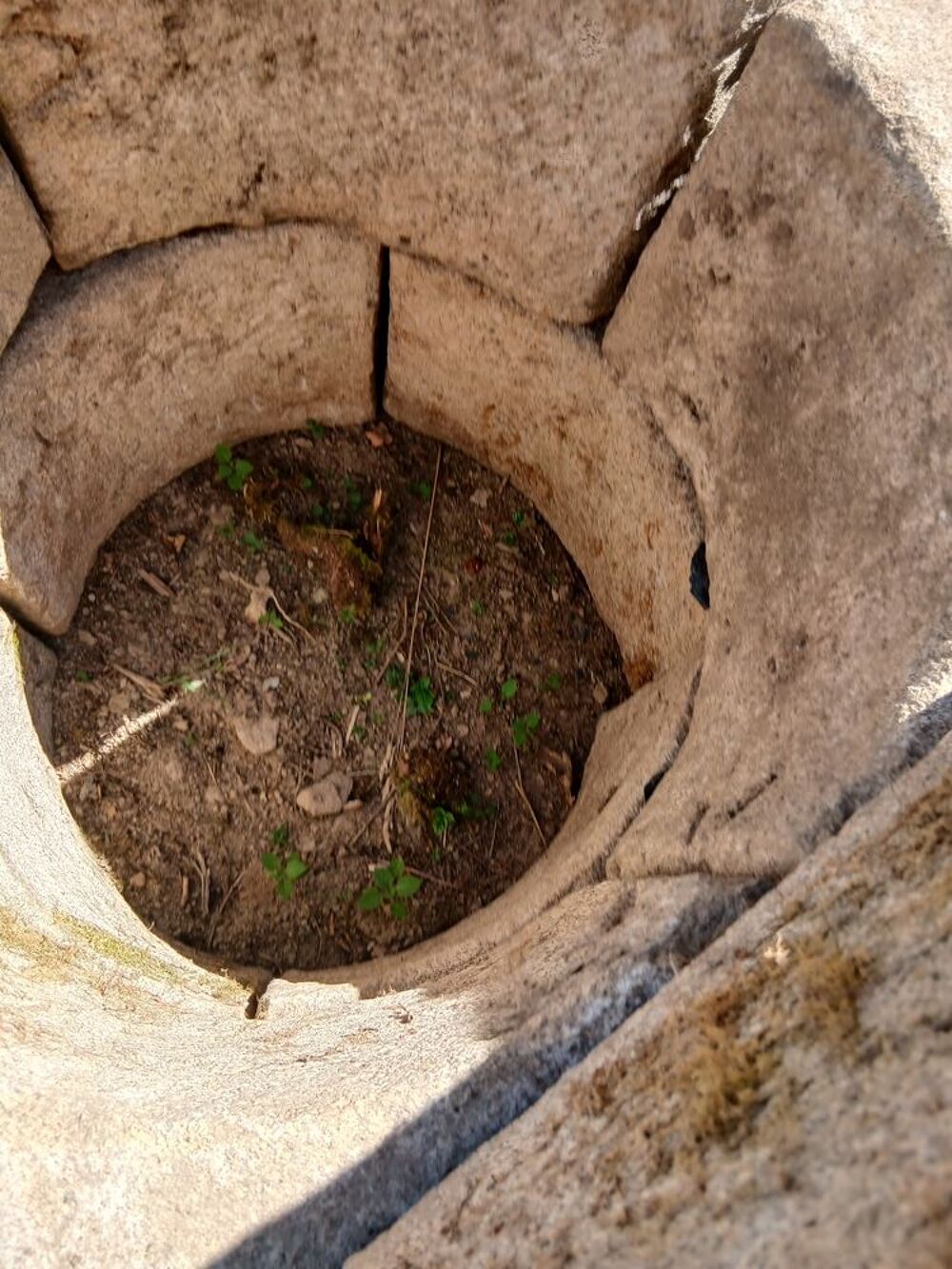 PUITS GRANIT VIEUX r&eacute;gion Bretagne Jardin