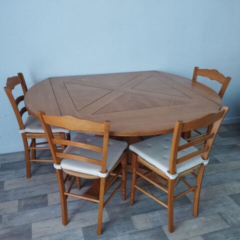Trs belle table en chne massif ronde  avec 4  chaises 490 Carcs (83)