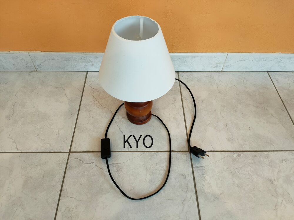 Lampe chevet bois &agrave; poser abat-jour conique rond blanc tissu Décoration
