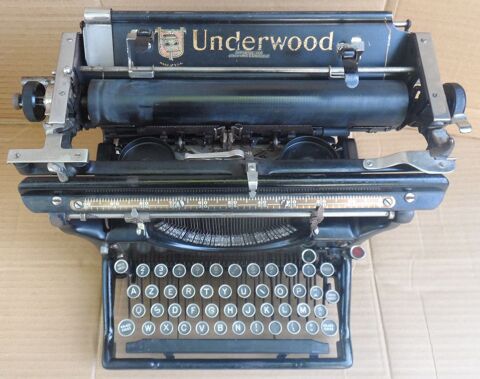 Machine � �crire UNDERWOOD �tat d'usage n�de s�rie 778983-12 200 Castries (34)