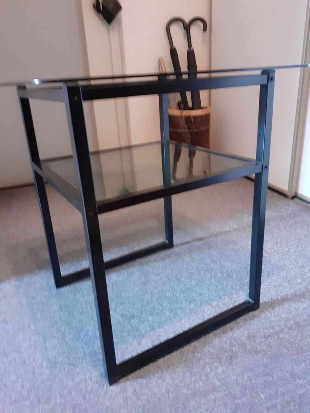 table basse, plateau verre, pieds m&eacute;tal noir - Parfait &eacute;tat. Meubles