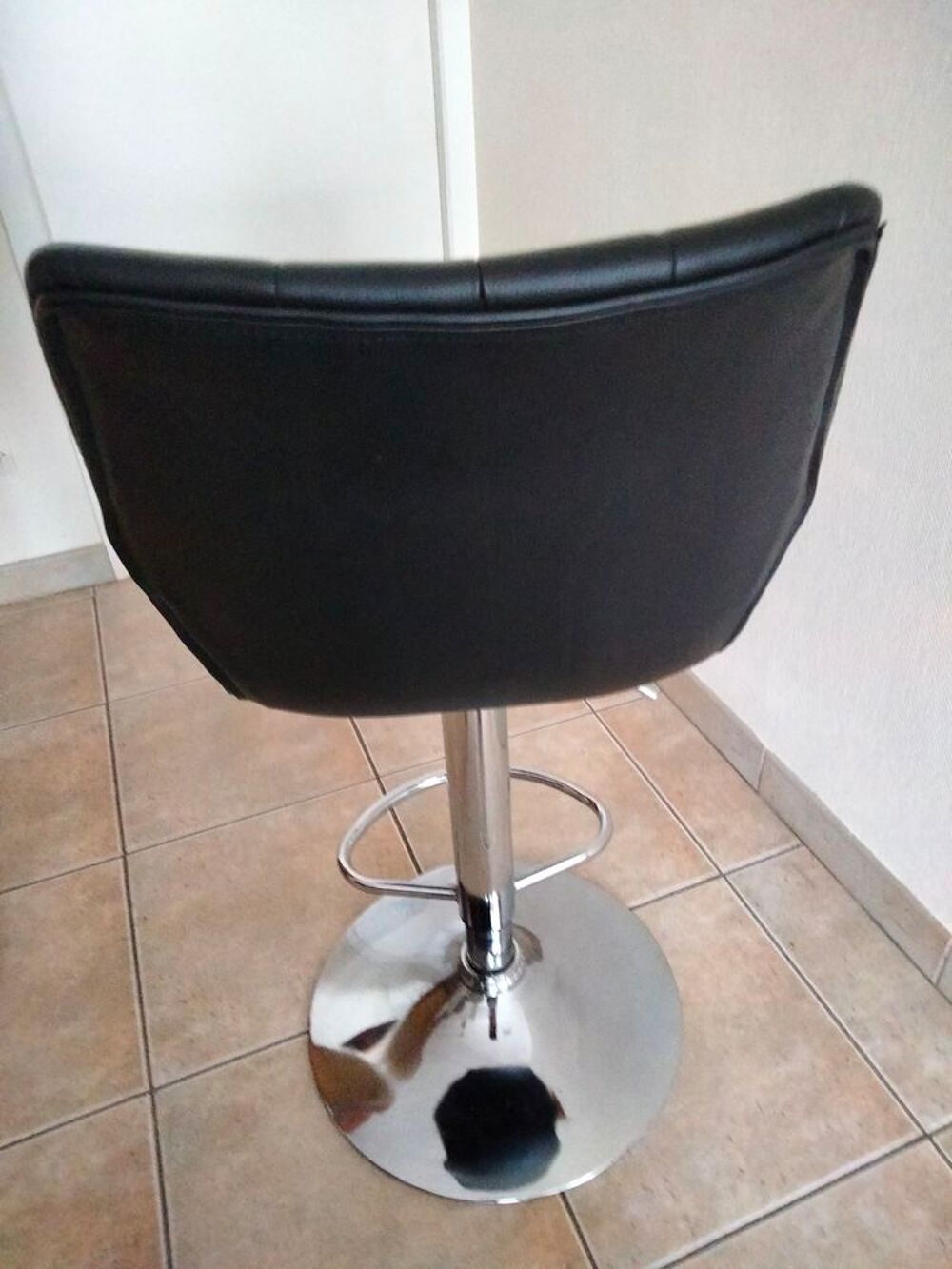 Tabouret de bar noir pied chrom&eacute; Meubles