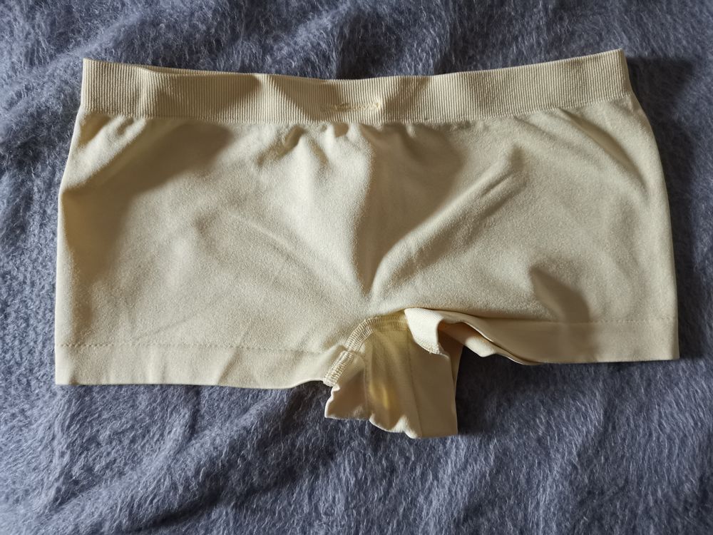 Shorty jaune clair sans marque, taille 36, neuve Vêtements
