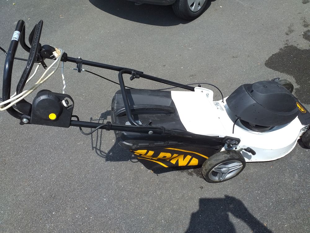 TNODEUSE 1800W 46CM TRACTEE Electroménager