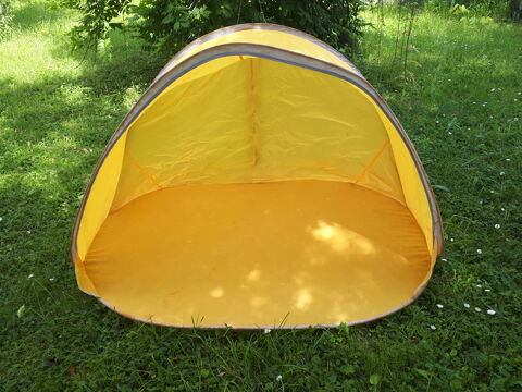 Tente de plage ou brise vent avec sa housse 10 Montigny-Lencoup (77)