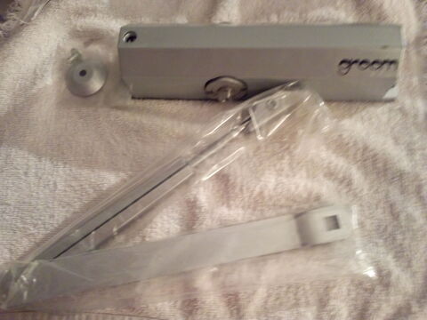 Ferme porte r�versible groom gr010 force N� 2 ARGENT 75 Savigny-sur-Orge (91)