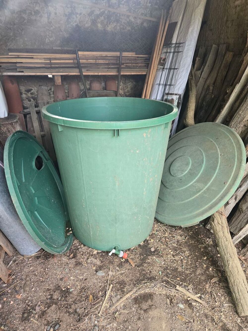2 r&eacute;cup&eacute;rateurs d'eau de pluie cylindriques verts 500L et 40 Jardin