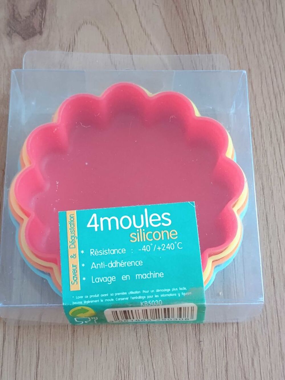 4 mini moules en silicone neuf Cuisine