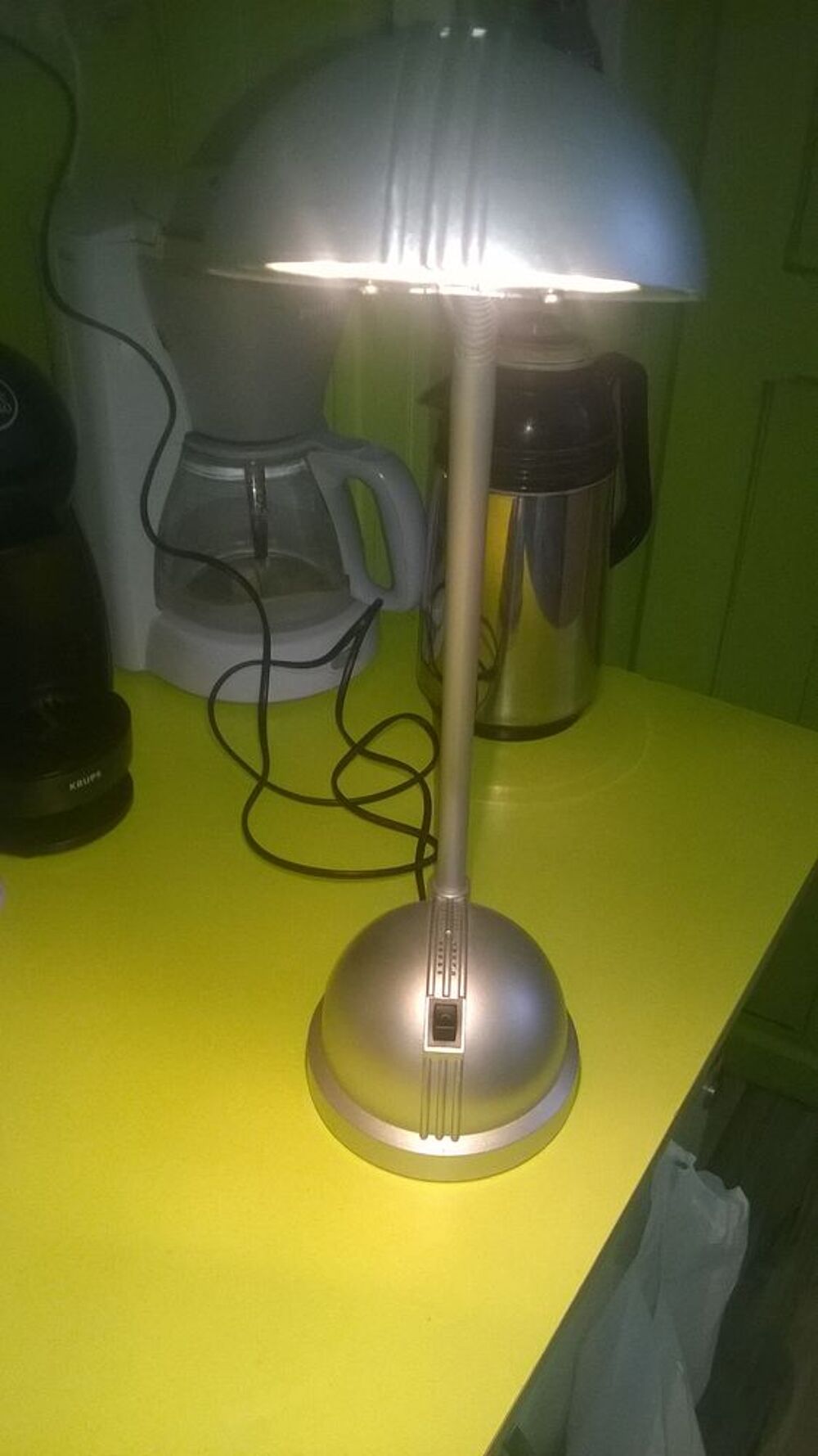 Lampe de bureau Design 
Argente 
Etat quasi neuve 
Electroménager