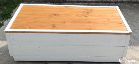 TABLE BASSE SUR ROUES . 0 �pernay (51)