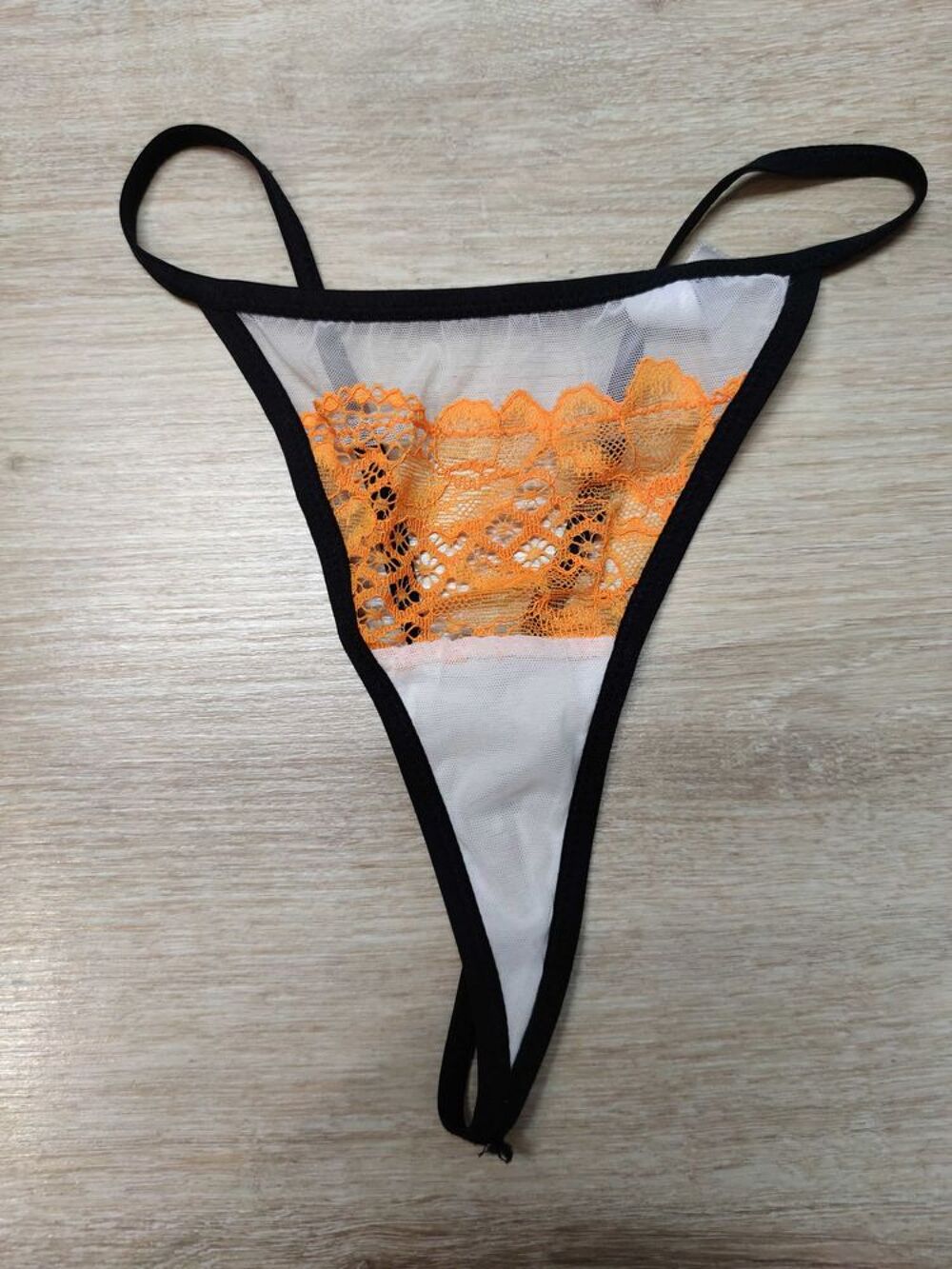 String orange et noir Vêtements
