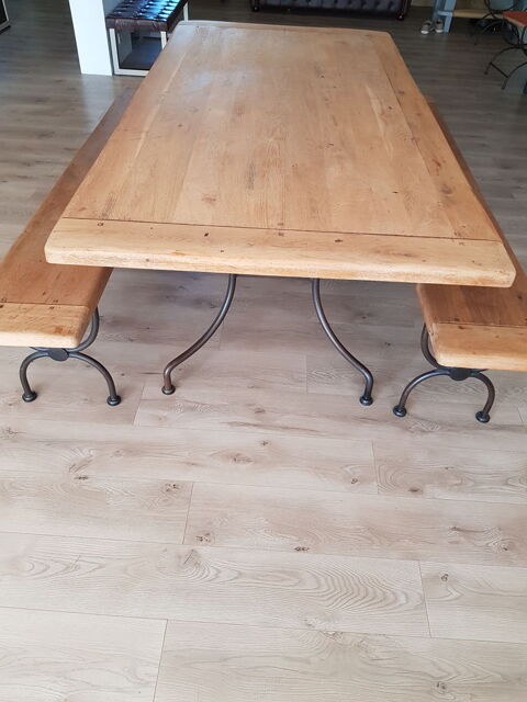 Table chne massif et fer forg +2 bancs chne et fer forg 700 Saubrigues (40)