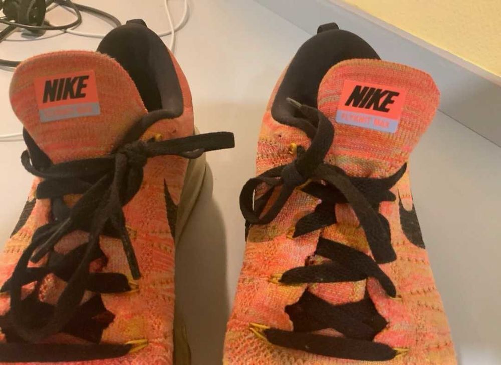 Nike Flyknit fluo orange T42 Chaussures