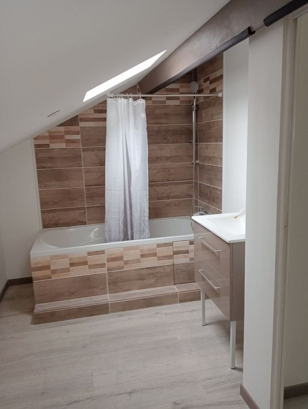 Location Appartement Charmant comble proche centre-ville, très calme. Alès