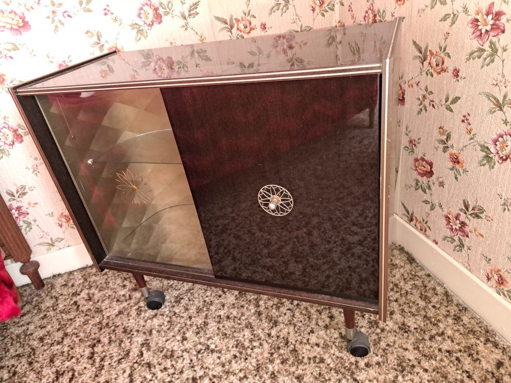 Meuble de t&eacute;l&eacute;vision, &agrave; r&eacute;cup&eacute;rer sur place Meubles