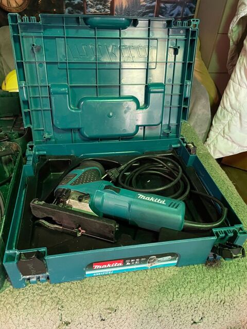 MAKITA scie sauteuse MODEL : 4351-FCTJ  100 Nice (06)