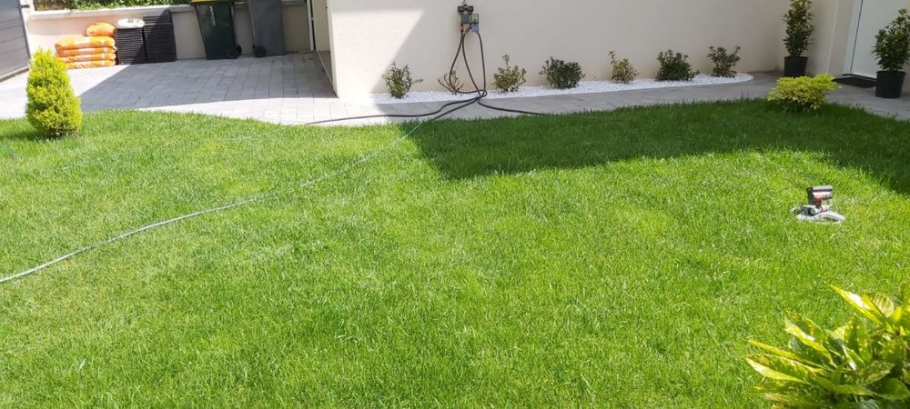 PREPARE TERRAIN AVEC ROTOVATOR Jardin