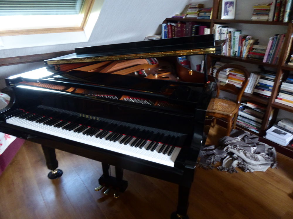d' un piano &agrave; queue Yamaha C3 studio Instruments de musique