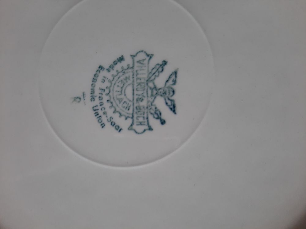 Service Villeroy et Boch complet avec soupi&egrave;re 