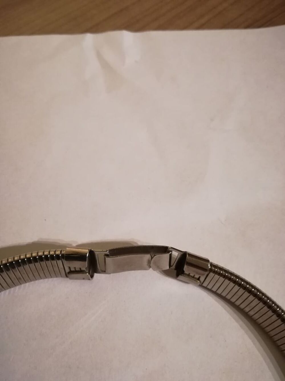COLLIER fantaisie / TOUR DE COU EN METAL ARGENTE 
Bijoux et montres