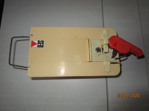 OUVRE BOITE DE CONSERVES SEB 90 watt ; rouge et blanc 5 Chanteloup-en-Brie (77)