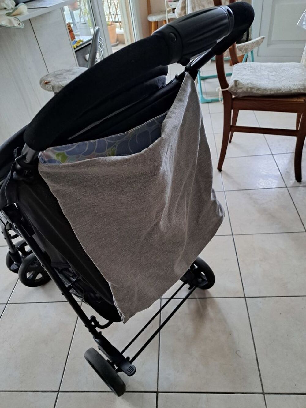 Poussette enfant Pu�riculture