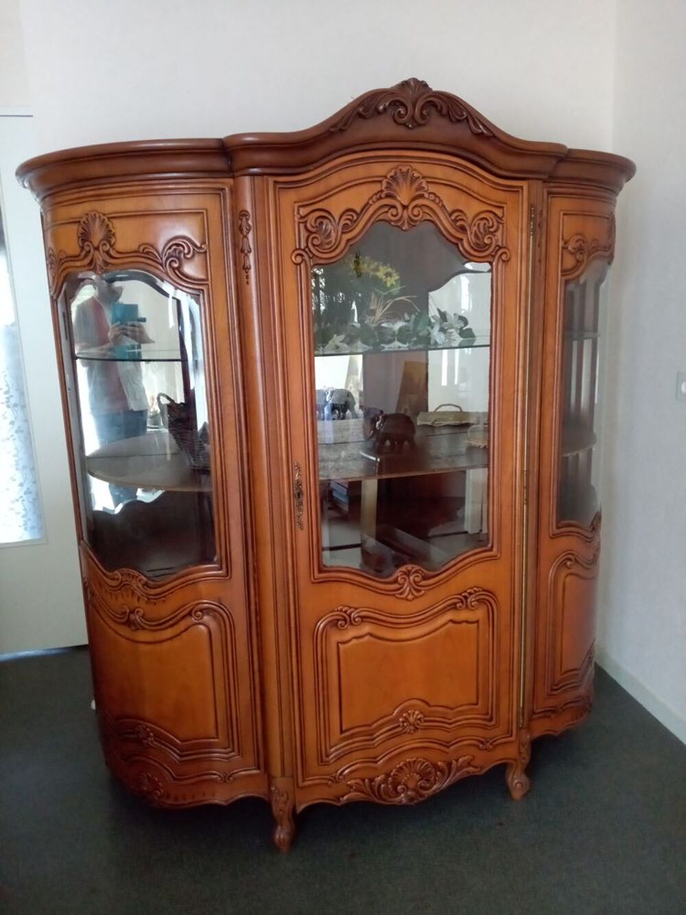 argentier galb&eacute; en merisier Meubles