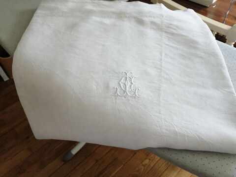 Trs grand drap ancien monogramme 35 Chteauroux (36)