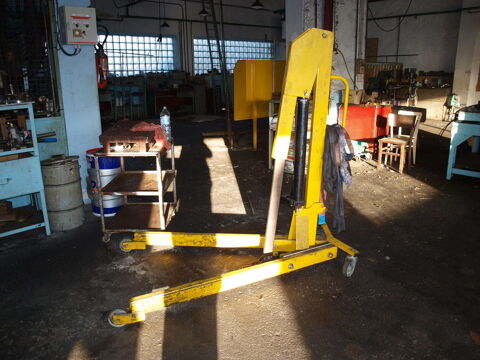 Petite grue d'atelier 150 Bonni�res-sur-Seine (78)