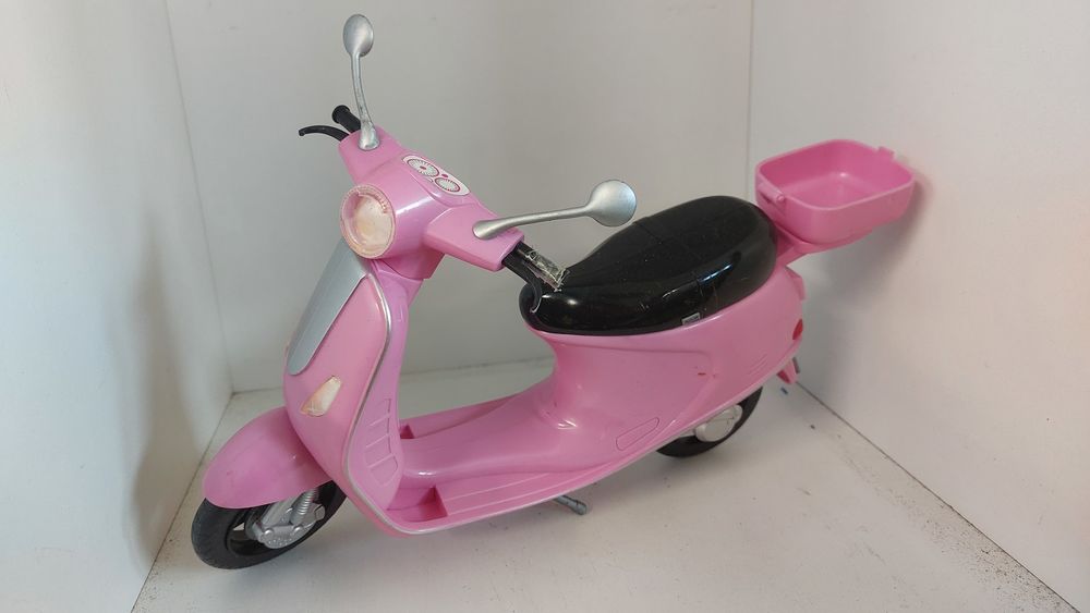 Scooter rose pour Barbie Jeux / jouets