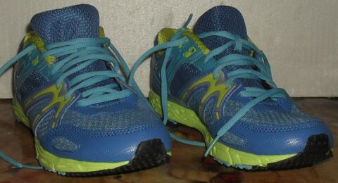 Basket de couleur bleues taille 40 NEUVES 40 Montreuil (93)