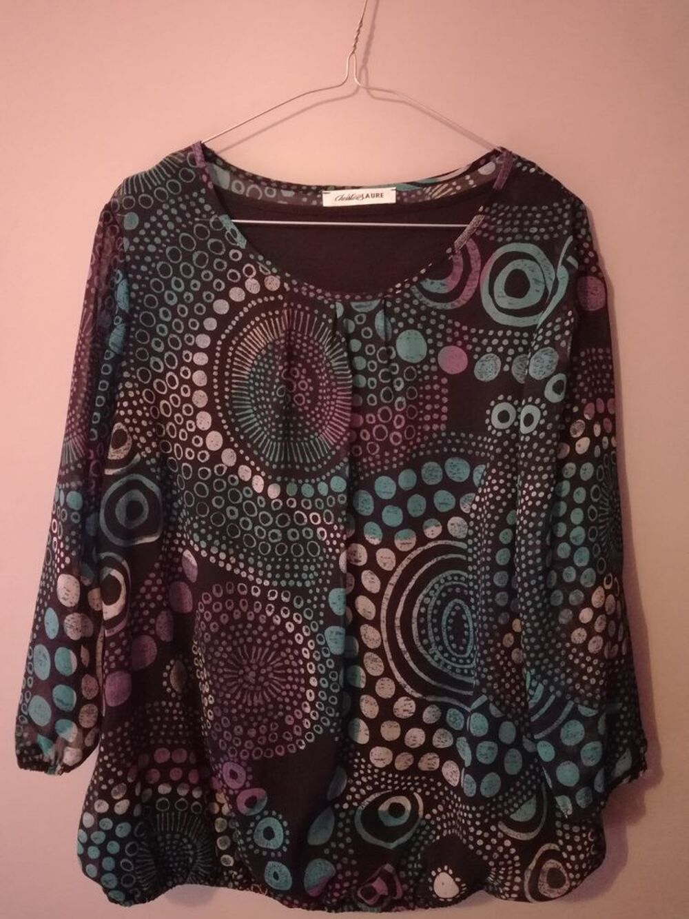 JOLI HAUT IMPRIME CHRISTINE LAURE
T4 - TRES BON ETAT Vêtements