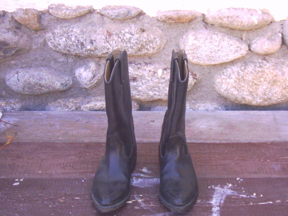 2 paires de santiag t : 40 t : 41 Chaussures